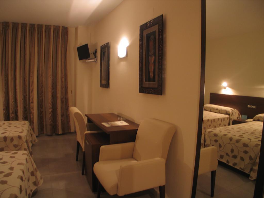 Hotel San Cristobal Coria Værelse billede