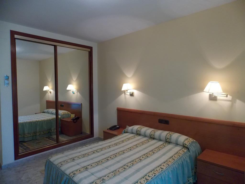 Hotel San Cristobal Coria Værelse billede